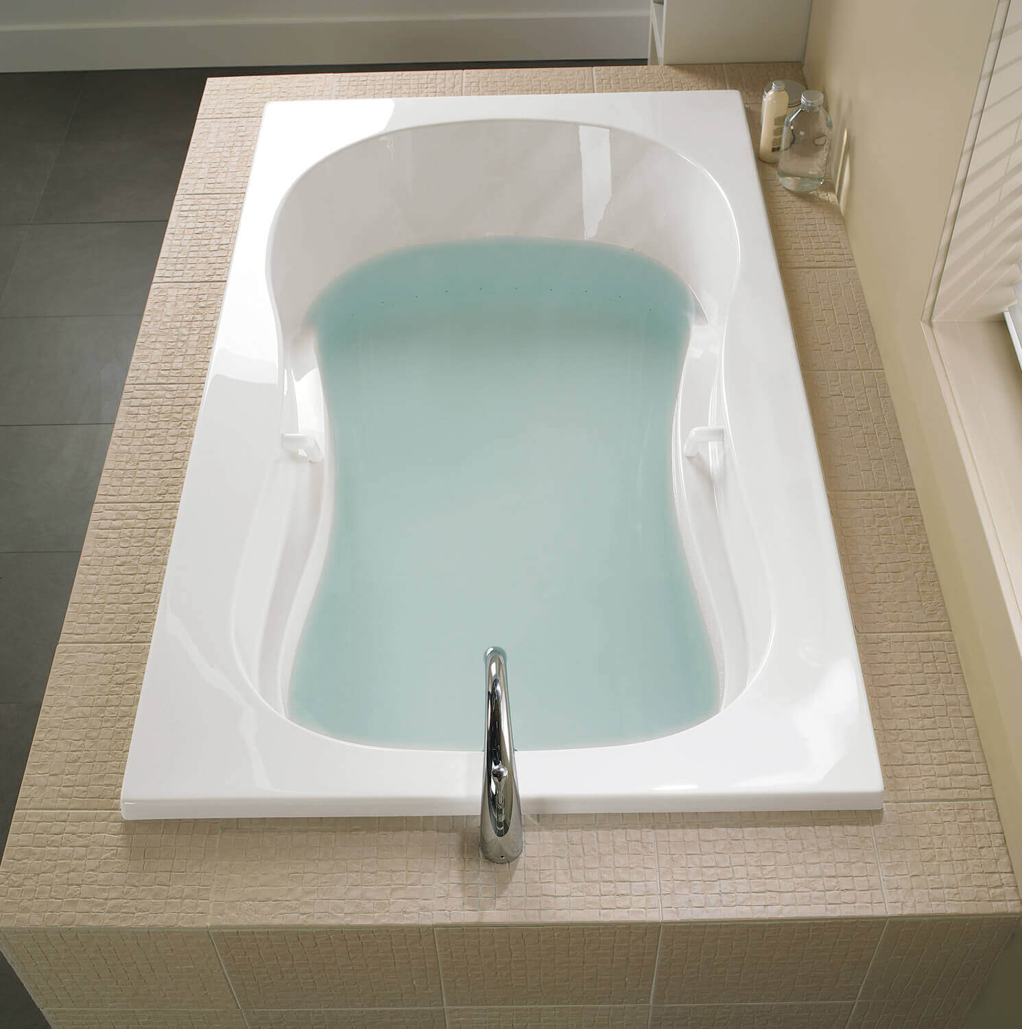 Bainultra Azur 50 collection alcove drop-in air jet bathtub for your master bathroom